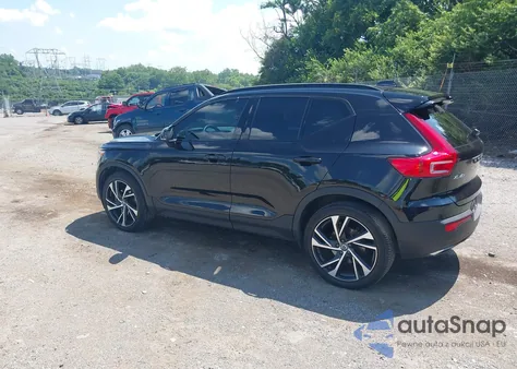 2020 Volvo Xc40 T5 R-Design z USA, uszkodzony, nr VIN YV4162UM3L2318762